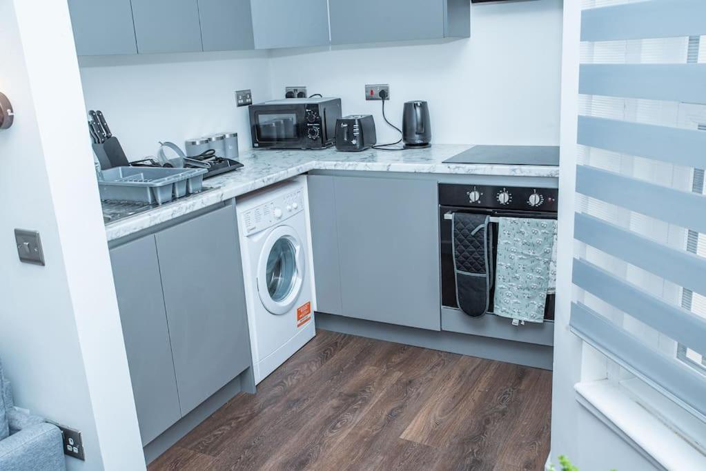 Aylesbury Apartment 1 With Free Parking Esterno foto