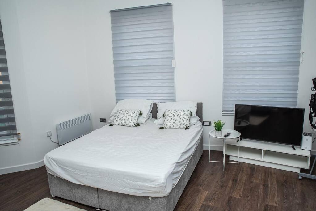 Aylesbury Apartment 1 With Free Parking Esterno foto