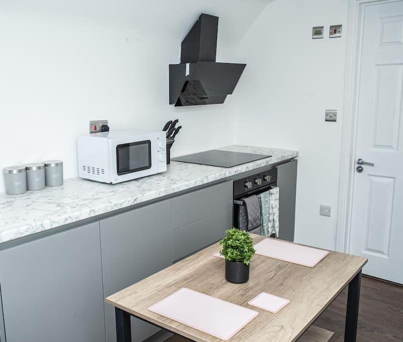 Aylesbury Apartment 1 With Free Parking Esterno foto